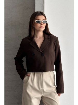 AKD Atelier Kadın Blazer Ceket Crop Kruvaze Yaka Çift Düğmeli Regular Kısa Ceket