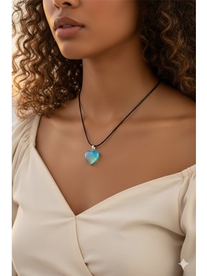 Lia Charm Opalit Taşlı Kalp Kolye - Ayarlanabilir Siyah Ip Zincirli Doğal Taş Görünümlü Kolye