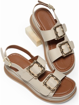 Tonny Black Kadın Bej Tokalı Sandalet Yüksek Taban Konforlu ve Şık Tasarım