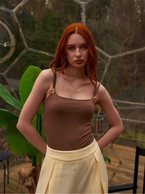 Caddebostan Moda Kadın Ince Askılı Metal Toka Detaylı Kare Yaka Esnek Bodysuit Üst