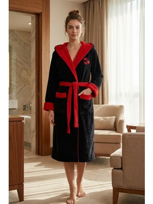 Varol Luxury Touch Kapşonlu %100 Pamuk Nakışlı Bornoz – Kiss