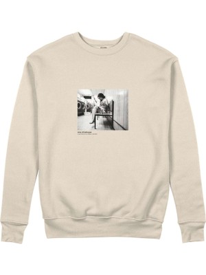 The Lucid Lab Amy Winehouse At The Laundromat 2004 Sweatshirt - Bej
