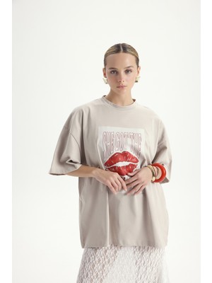 Mai Lip Print Oversize Taş T-Shirt