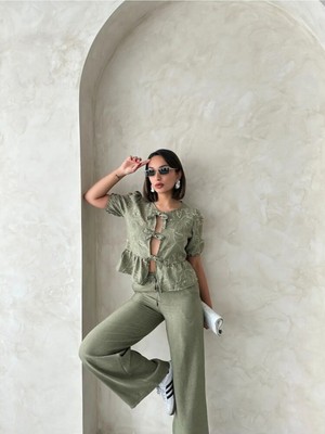 Caddebostan Moda Önden Bağlamalı Nakışlı Peplum Bluz Balon Kol Desenli Şık Bluz