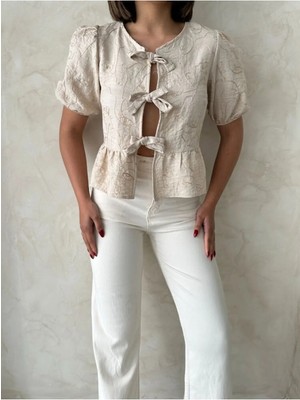Caddebostan Moda Önden Bağlamalı Nakışlı Peplum Bluz Balon Kol Desenli Şık Bluz