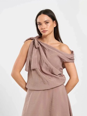 Caddebostan Moda Tek Omuz Bağlama Detaylı Şık Saten Bluz