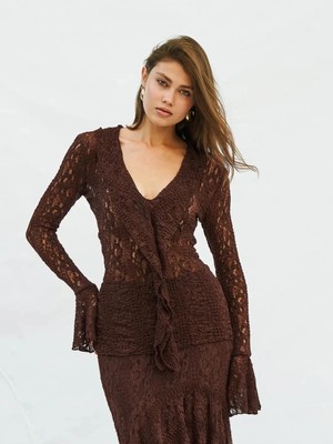 Caddebostan Moda V Yaka Volan Detaylı Dantel Bluz Uzun Kollu Şık Transparan Bluz