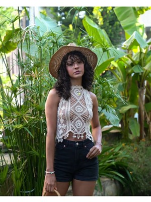 Caddebostan Moda Kadın Dantel Detaylı Kolsuz Bohem Crop Bluz