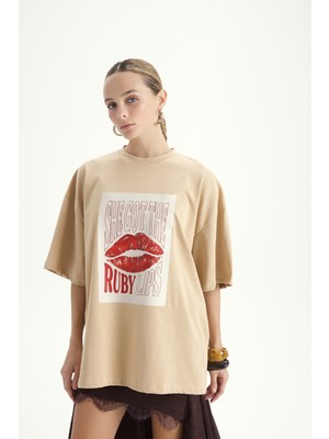 Mai Lip Print Oversize Vizon T-Shirt