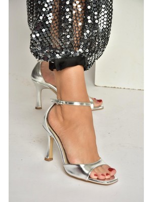 Fox Shoes Y569823309 Gümüş Ince Topuklu Kadın Ayakkabı