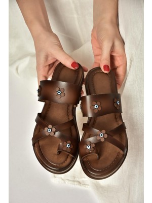 Fox Shoes Y390022603 Kahverengi Hakiki Deri Nazar Boncuklu Parmak Detaylı Kadın Terlik