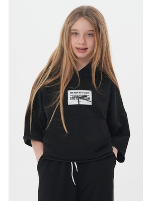 Haykids Kız Çocuk Siyah Yazılı Baskılı Kısa Kollu Kapüşonlu Sweatshirt ve Geniş Paça Eşofman Altı Ikili Takım