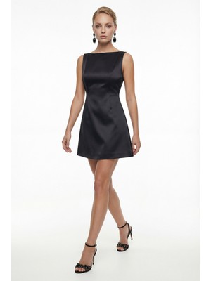 Lafaba Kadın Siyah Sırt Dekolteli Mini Saten Mezuniyet Abiye Elbise
