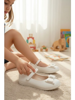 Enoch Kız Çocuk Işıltılı Fiyonk Tasarımlı Klasik Babet