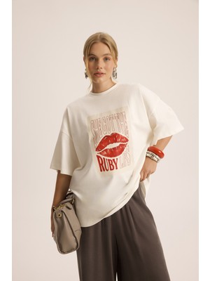 Mai Lip Print Oversize Beyaz T-Shirt