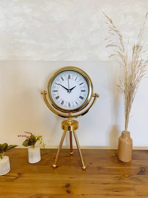 Urfakent Gold Metal Mini Tripod Desenli Roma Rakamı Masa Saati 45×26 cm