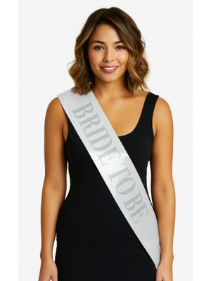 Urfakent Beyaz Saten Üzerine Kalın Gümüş Yazılı Bride To Be Kuşağı