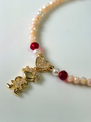 Kolye  Zirkon Taşlı Kalpli Kız Figürlü, Kırmızı Kristal ve Cam Inci Boncuklu – Thinblack