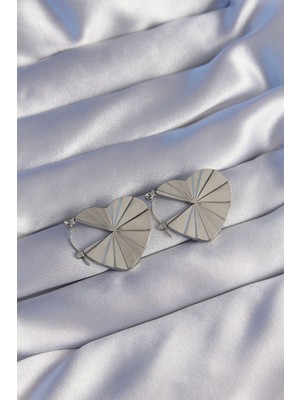 Hopinip 316L Çelik Gümüş Renk Çizgili Plaka Tasarımlı Kalp Küpe - Lisinya