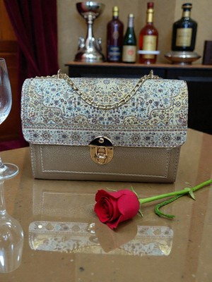 Kilitli Zincirli Kadın Çanta