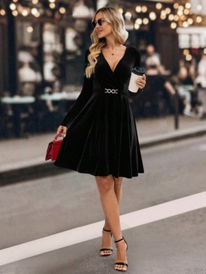 Nova Epoxy Art Kadın Uzun Kollu Kruvaze Yakalı Toka Detaylı Mini Kadife Elbise