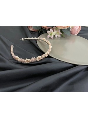 Byen Giyim Yaşanan Ilkleryanaembe Kristal Taşlı Çiçek Desen Kız Çocuk Tacı