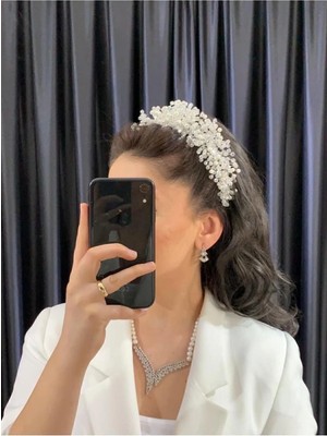 Byen Giyim Sadelikten Yanaeyaz Kristal Boncuklu, Incili Gelin Kına Düğün Nişan Nikah Tacı (Renkleri Mevcuttur)