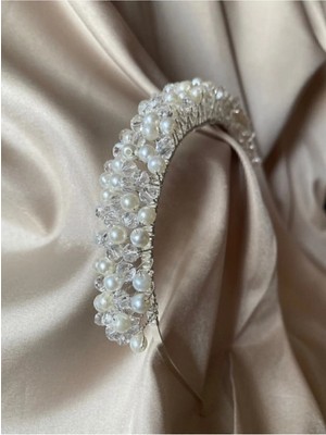 Byen Giyim Sadelikten Yanag)Özel Tasarım Inci ve Kristal Boncuklu Gelin Tacı