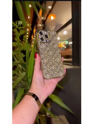 Byen Giyim Yeni Renkli Dünya Sezon Gold Taşlı iPhone 15 Pro Max Kılıf Seti – Şıklıkla Gelen Koruma