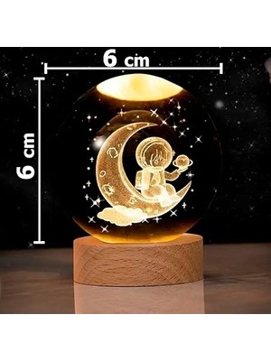 Ahşap Standlı Cam Küre Işıklı Göz Yormayan Ay ve Astronot Motifli Masaüstü Aydınlatma Gece Lambası Dekoratif Çocuk Odası Salon Yatak Odası Lamba 6cm x 6cm (Astronot)