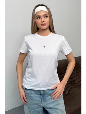 Giysa Kadın Lale Aksesuarlı %100 Pamuklu T-Shirt Beyaz - 26Y 26516