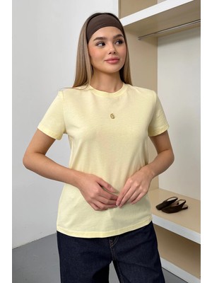 Giysa Kadın Lale Aksesuarlı %100 Pamuklu T-Shirt Sarı - 26Y 26516