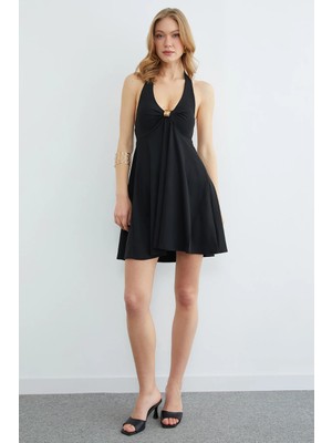 FullaModa Boyundan Geçirmeli Tokalı Kaplı Elbise