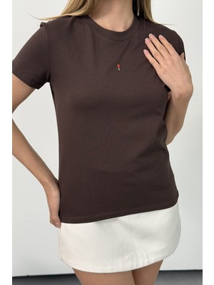 Giysa Kadın Anahtar Aksesuarlı %100 Pamuklu T-Shirt Kahverengi - 26Y 26515