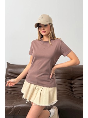 Giysa Kadın Anahtar Aksesuarlı %100 Pamuklu T-Shirt Açık Kahverengi - 26Y 26515