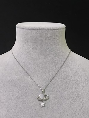 Vulwox Gezegen ve Yıldız Figürlü Kolye