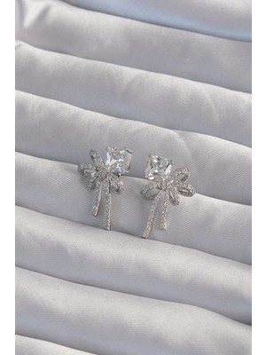 İsmiyle Al Pirinç Gümüş Renk Kare Zirkon Taşlı Fiyonk Küpe