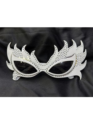 İsmiyle Al Taşlı Göz Kamaştıran Gecenin Yıldızı Beyaz Parti Alev Gözlük