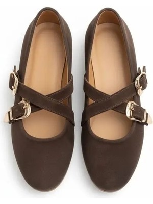 Ne&Ve Shoes Kahve Süet Hakiki Deri Çapraz Bantlı Aksesuar Detaylı Kadın Yuvarlak Burun Babet