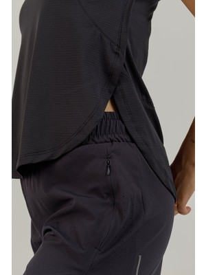 Airlife Sportswear Derin Yırtmaç ve Basen Kapatma Detaylı Kadın Sporcu Atleti Lacivert