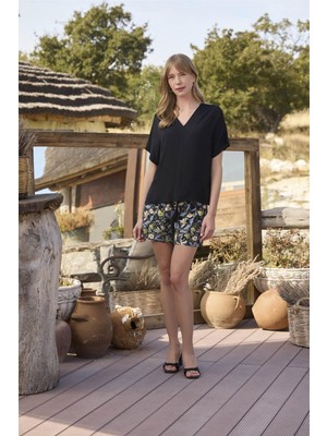 Civetta Çiçekve Yaprak Desenli V Yaka Alt Üst Takım