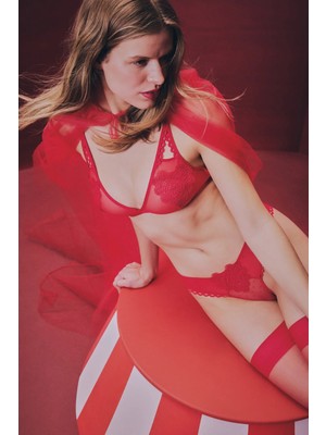 Penti Kırmızı Broderie V Model Brazilian Külot