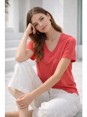 Rich Kadın Pembe Yumuşak Dokulu Interlock V Yaka Basic T-Shirt