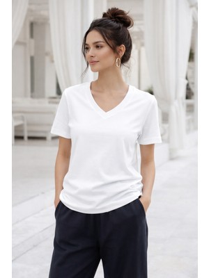 Rich Kadın Beyaz Yumuşak Dokulu Interlock V Yaka Basic T-Shirt