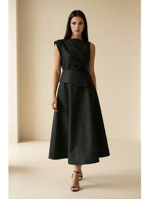 Setre Siyah Tafta Kumaş Kolsuz Bel Detaylı Rahat Kesim Midi Boy Elbise