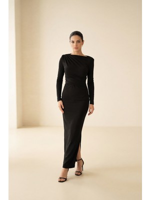 Setre Siyah Asimetrik Drape ve Büzgü Detaylı Uzun Kollu Tam Kalıp Midi Boy Elbise