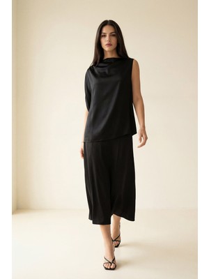 Setre Siyah Asimetrik Yaka Detaylı, Tek Kollu Bluz