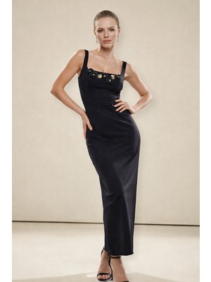 Setre Siyah Yaka Detaylı Kolsuz Tam Kalıp Midi Elbise