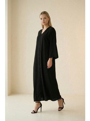 Setre Siyah V Yaka Taş Detaylı Yırtmaçlı Rahat Kesim Elbise