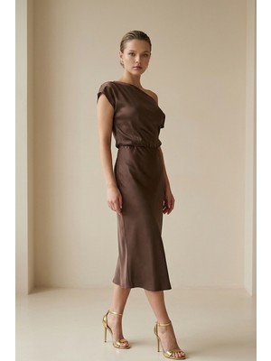 Setre Sütlü Kahve Yaka Ve Etek Detaylı Belden Oturtmalı Midi Boy Elbise